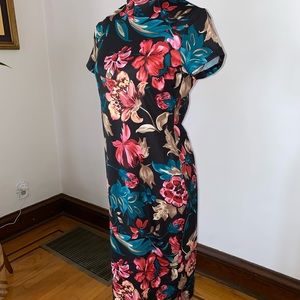 Cute knee high dress. Perfect for a night out!